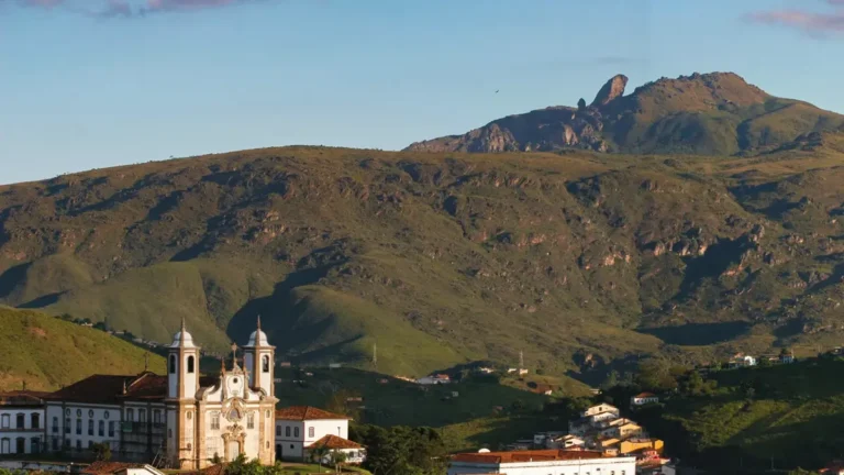 Geologia do                                       Pico do Itacolomi                           Ouro Preto – MG