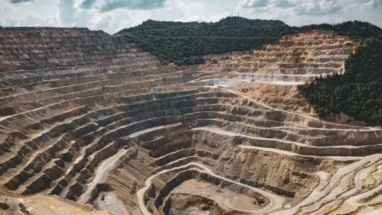Grandes minas a céu aberto no mundo e os primeiros passos na sustentabilidade