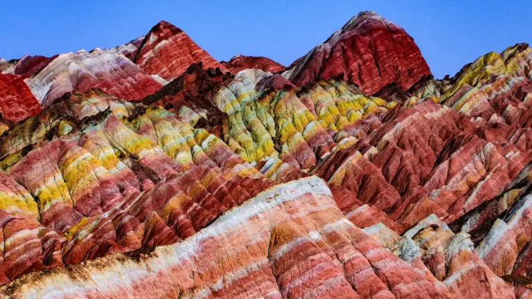 Você sabe o que são as Montanhas Arco-Íris da China?