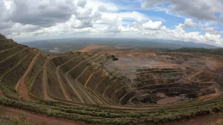 Plano de                              Fechamento de Mina  PFM