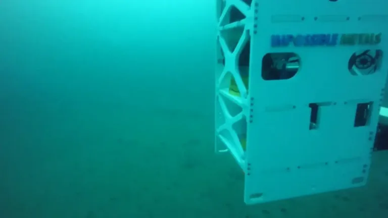 Eureka!                                              Um robô criado para extrair metais do fundo do mar