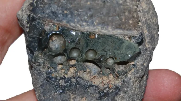 O registro mais antigo do               Aço Cromo                                            é da antiga Pérsia