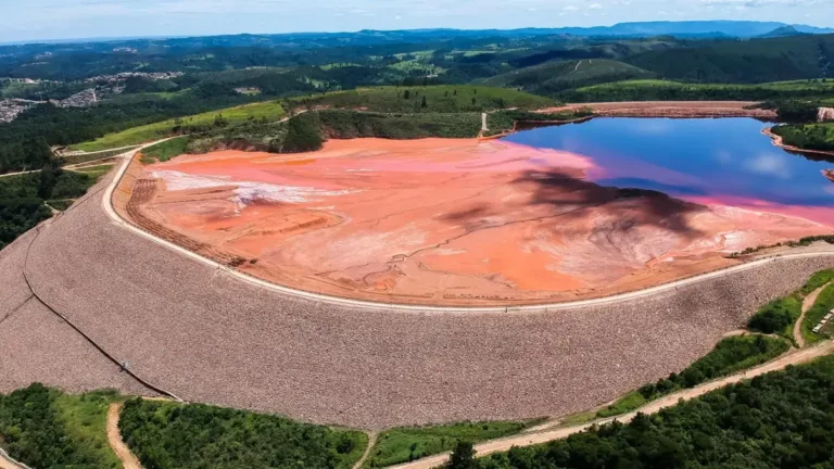 Manual de Operações em Barragens de Mineração