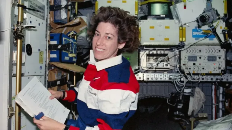 Ellen Ochoa: Pioneira na Exploração Espacial