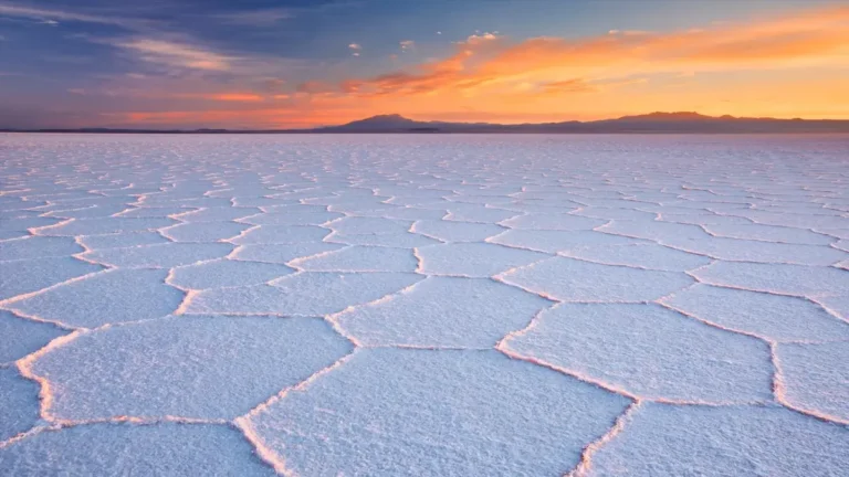 Salar de Uyuni: Um Mar de Sal  na Bolívia.