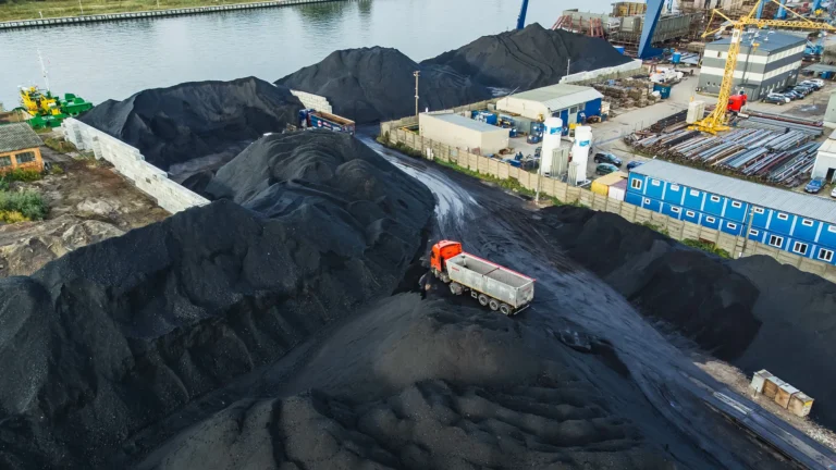 Relação da Densidade com Porosidade, Fraturamento e Umidade