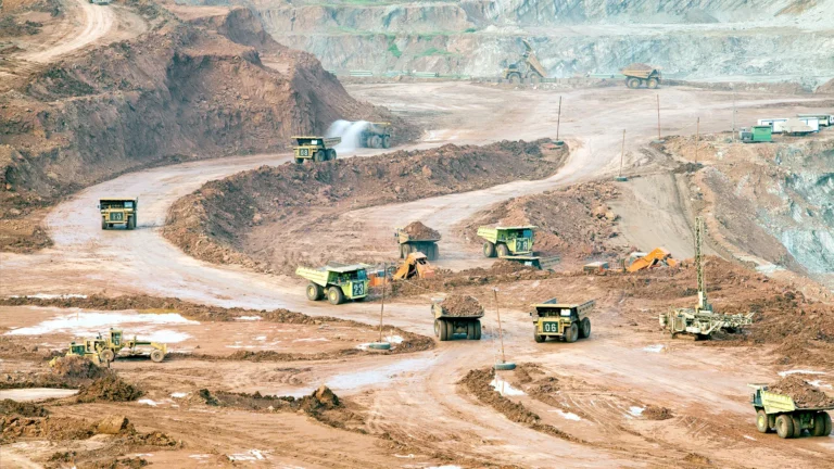 Densidade e Estimativas por Domínios Litológicos e Geometalúrgicos